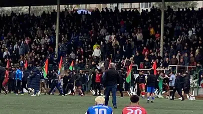 Penaltı noktasında yıkıldı, abisi şampiyonluk sevincini bir kenara bırakıp kardeşine koştu: Futbolun en insani karesi
