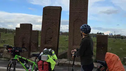 Pedalları doğa ve tarih için çevirdiler: 423 kilometrelik Van Gölü rotasını başarıyla tamamladılar
