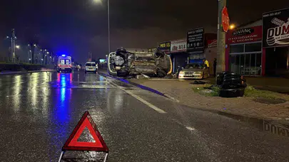 Kayseri'de şiddetli kaza: Park halindeki araca çarpan otomobil yan yattı