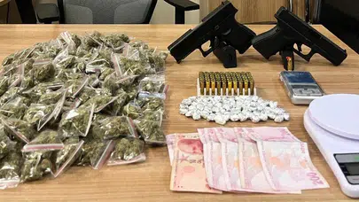 Zula evlerine şafak operasyonu: Koçbaşlarıyla girilen adreslerden cephanelik çıktı