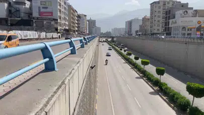 Trafikte dehşet anları: Ters yöne girdi, kornalara aldırış etmeden ilerledi