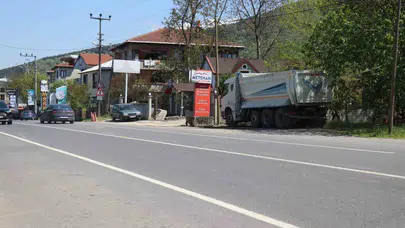 Sapanca'da sabah dehşeti: Çöp kamyonunun çarptığı genç kadın kurtarılamadı