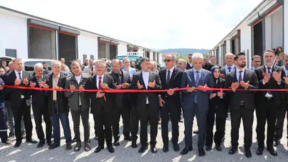 Cumayeri’nde ticaretin çehresi değişiyor: Esnaf yeni dükkanlarına kavuştu, ikinci etap için düğmeye basıldı
