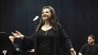 Ziya Taşkent’te nostalji rüzgarı: Çiğdem Gürdal hafızalara kazınan eserlerle büyüledi
