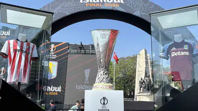 Beşiktaş’ta kupa heyecanı: İlhan Mansız taraftarlarla buluştu