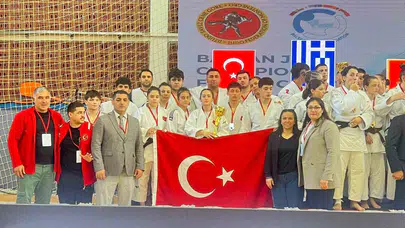 Tatamiye damga vurdular: Manisalı judocular Balkanlar'dan zaferle döndü