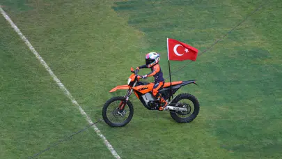 Kocaeli'de minik şampiyon rüzgarı: Zayn Sofuoğlu stadyumu ayağa kaldırdı