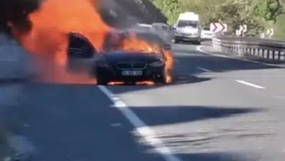 Elazığ yolunda korku dolu anlar: Seyir halindeki otomobil küle döndü