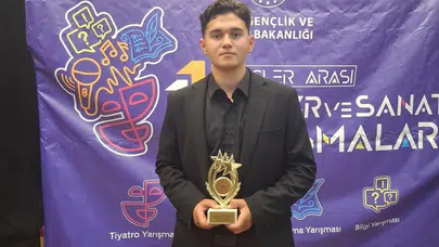 Sarıgöl’ün gururu oldu: Şiirdeki başarısıyla Türkiye finallerine adını yazdırdı