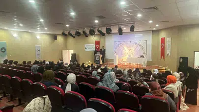 Van YYÜ’de manevi gurur: Üniversiteli genç hafızlığını taçla taçlandırdı