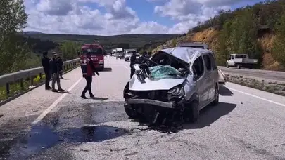 Yozgat yolunda can pazarı: Bariyerlere saplanan araçta 6 kişi hastanelik oldu