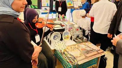 Gençler dijital dünyanın esaretinden kurtuluyor: Denizli'de namaz bilinci sanatla buluştu