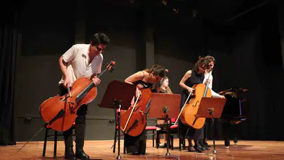 Sahne ışıkları altında ilk heyecan: Anadolu Üniversitesi’nde müzik şöleni