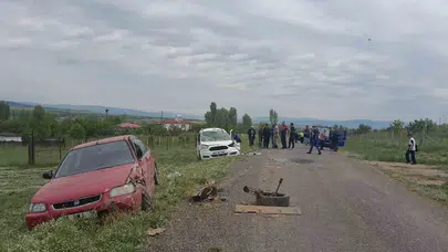 Genç ilçesinde korkutan kaza: İki araç çarpıştı, ortalık savaş alanına döndü
