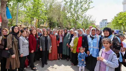 Başkan Şahin'den mahalle ziyaretinde çifte mesai: Hem bayramlaştı hem yeni pazarı inceledi