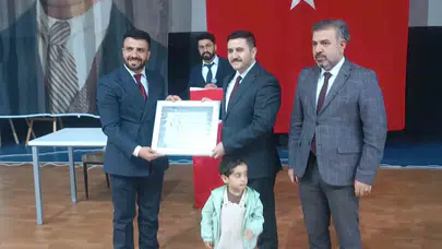 Özalp’te manevi iklimin meyveleri toplandı: 200 öğrenciye büyük ödül