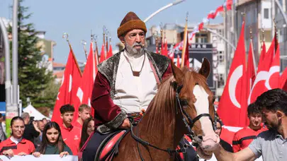 Türkçenin başkenti Karaman’da tarihi gün: 749 yıllık ferman coşkuyla yankılandı