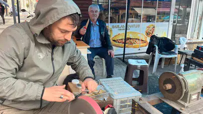 Tavşanlı’da bayram mesaisi erkenden başladı: Bıçak bileyicilerinde yoğunluk zirve yaptı