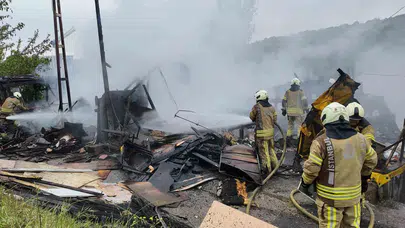 Pendik’te korku dolu anlar: Alevlerin arasında kalan iki engelli vatandaş son anda kurtarıldı