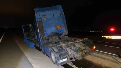 Karaman yolunda gece dehşeti: Kontrolden çıkan tır bariyerleri parçalayıp refüje uçtu