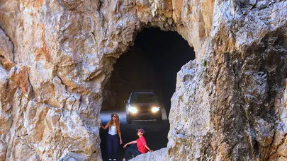 İnatla kazılan kayalar 132 yıl sonra turizmin zirvesine dönüştü: Adrenalin tutkunlarının yeni rotası belli oldu