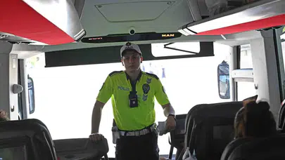 İzmir’de bayram trafiğine sıkı denetim: Emniyet güçleri teyakkuza geçti