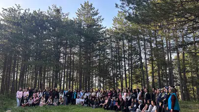 Murat Dağı’nın zirvesinde değerler eğitimi: Genç kızlar unutulmaz bir kamp deneyimi yaşadı