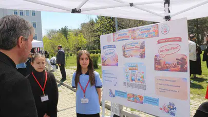 Kütahya'da Dil Şöleni: İmam Hatipli Gençler İki Dilde Hünerlerini Sergiledi