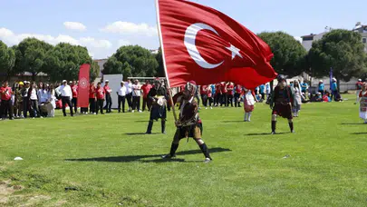 Burhaniye’de 19 Mayıs ruhu stadyuma taştı: Gençler Ata’nın izinde gövde gösterisi yaptı