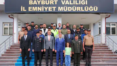 Bayburt’ta bayram mesaisi: Vali Eldivan’dan kahramanlara moral ziyareti