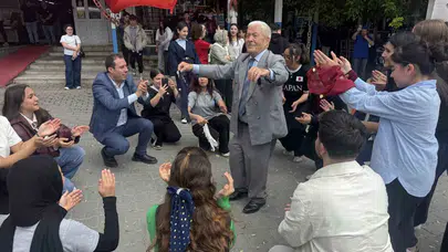 Denizlerin bereketini sofrada yarıştırdılar: 2 dakikada palamut ve hamsiyi bitirdi, ödülü kaptı
