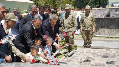 Vali Ekici'den Mehmetçik'e bayram ziyareti: Dünyanın en yiğit ordusu Türkiye'de