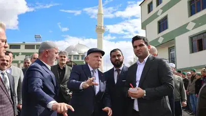 Çat’ta hizmet mesaisi: Başkan Sekmen sahadan gelen talepleri not etti