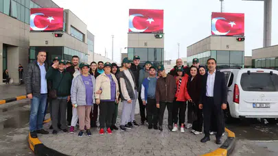 Sınır kapısında renkli gün: Özel misafirler gümrük personeliyle buluştu