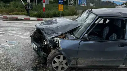 Burdur’da korkutan kaza: Okul servisi ve otomobil çarpıştı