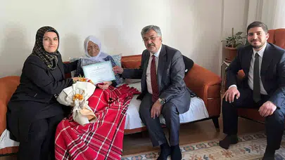 101 yaşındaki çınardan genç neslin temsilcisine: AK Parti Adıyaman’da kuşakları buluşturdu