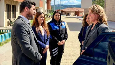 Küçük kalplere büyük dokunuş: Sibel Çağlar çocuklarla bir araya geldi