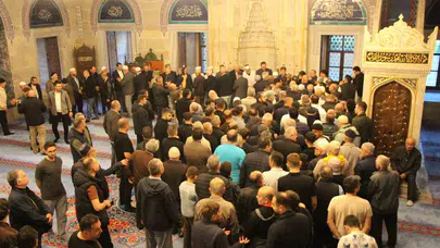 Şehzadeler şehri Amasya'da bayram coşkusu: Sultan II. Bayezid Camii'nde saf tutuldu