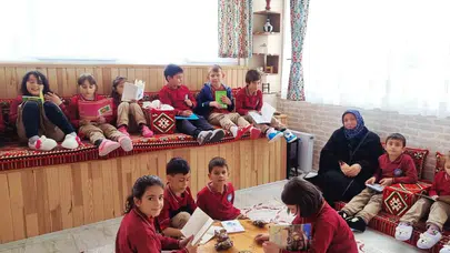 Kalemler aileyle birleşti, miniklerin hayalleri raflardaki yerini aldı: Aydıntepe’de örnek proje