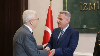 İzmir'de bayram coşkusu: Valilik makamında geniş katılımlı buluşma