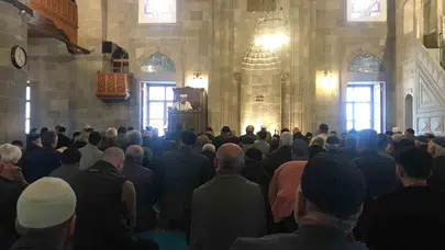 Basın dünyasının çınar ismi Erzurum’da unutulmadı: Feridun Fazıl Özsoy vefatının 40. gününde dualarla yad edildi