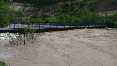 Baraj kapakları açıldı, bölgede alarm zilleri çaldı: Kritik köprü trafiğe kapatıldı