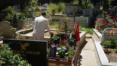Acılı anne ve babanın bayram burukluğu: Evlatlarının mezarı başında adalet sözü verdiler