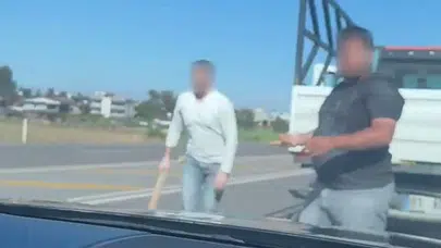 Trafikte dehşet anları: Ailesiyle yolculuk yaparken sopalı saldırıya uğradı