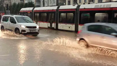 Samsun'da gökyüzü boşaldı: Atakum'da hayat felç oldu