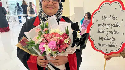 56 yaşında diploma heyecanı: "Okuyup ne yapacaksın" diyenlere inat okul birincisi gibi çalıştı
