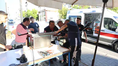 Kıyma makinesine elini kaptıran esnafın dehşet dolu anları: İtfaiye saniyelerle yarıştı