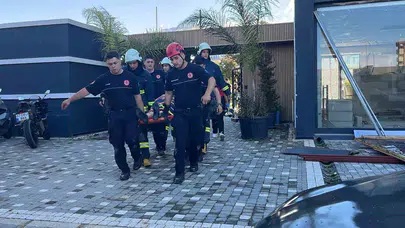 Alanya’da korkutan kaza: Evin tavanı üzerlerine çöktü