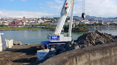 Faroz Limanı’nda dev dalgalara karşı dev önlem: 21 tonluk bloklar denize iniyor