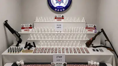 Zehir tacirlerine 4 koldan şafak baskını: 22 kişi cezaevine gönderildi